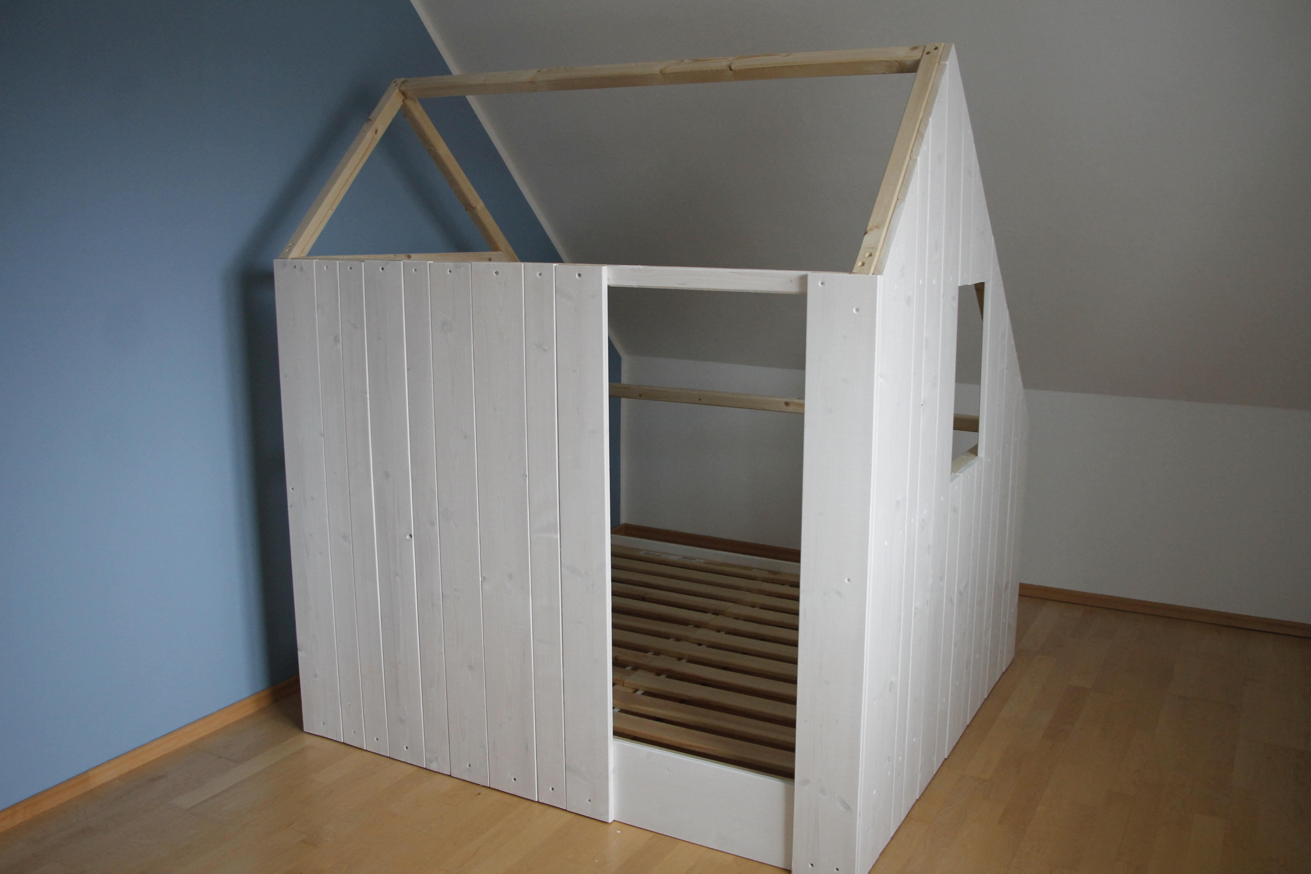 Diy: ein selbstgebautes spielhaus für das kinderzimmer lavendelblog