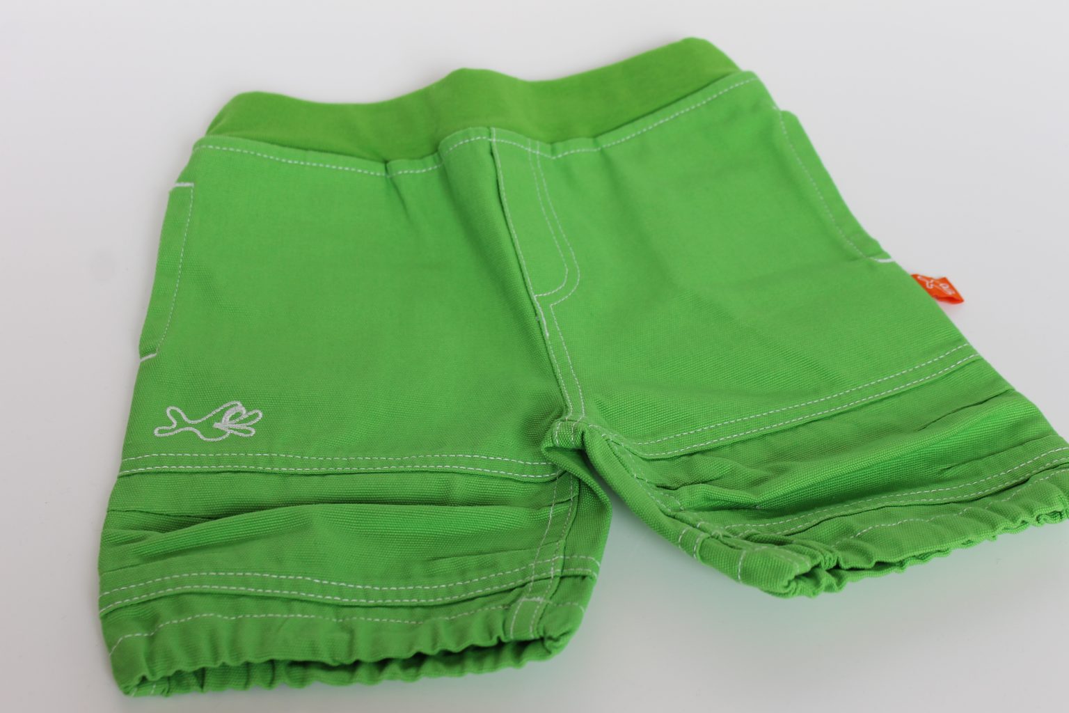 grüne Sommershorts in Größe 74