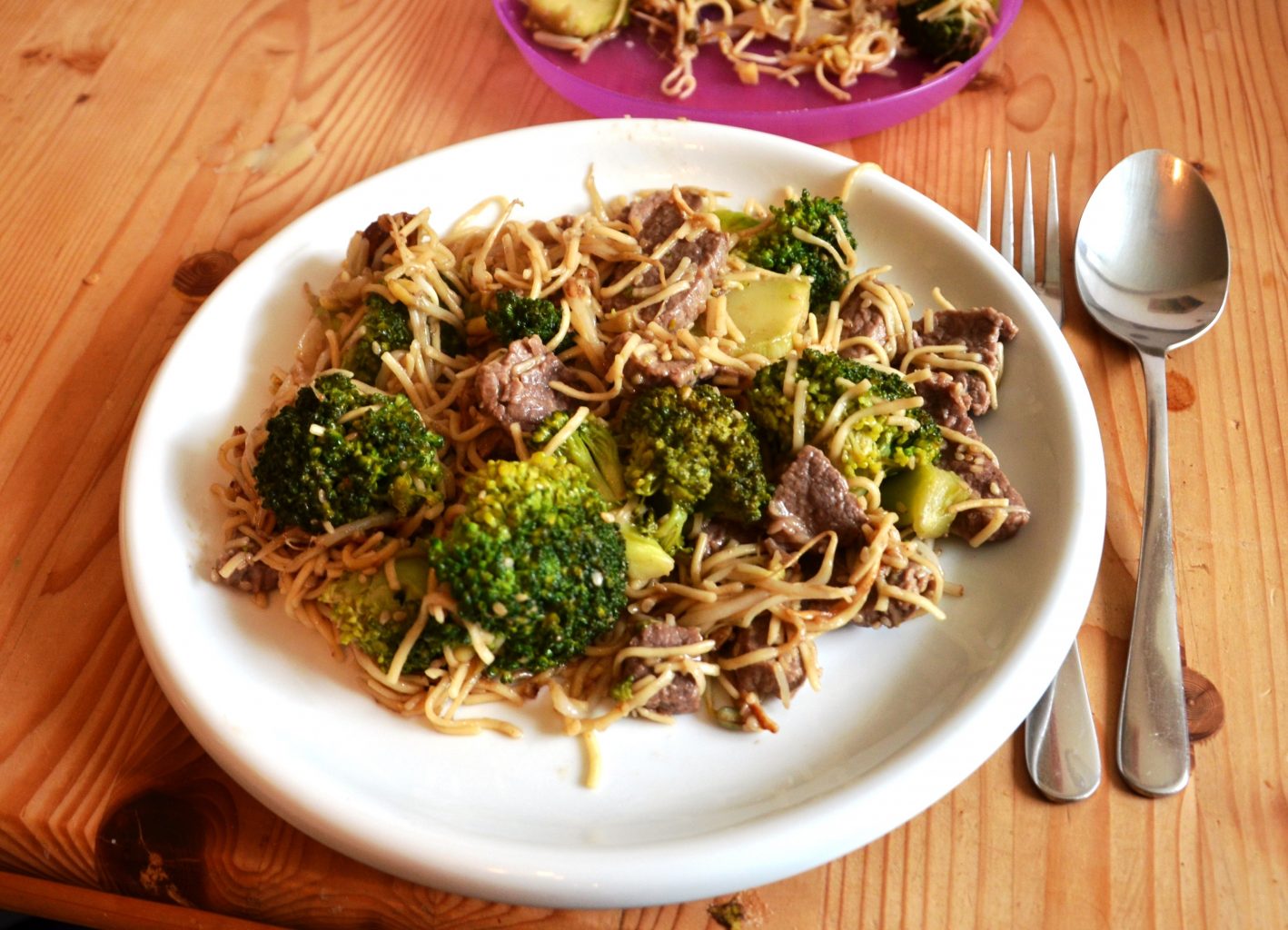 wok broccoli sesam rindfleisch