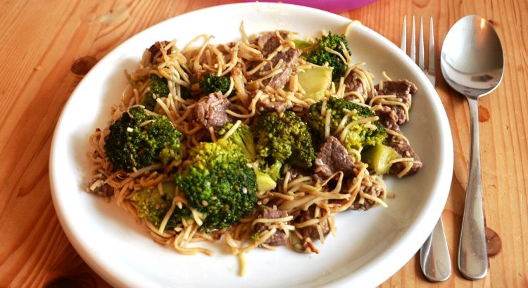 wok broccoli sesam rindfleisch