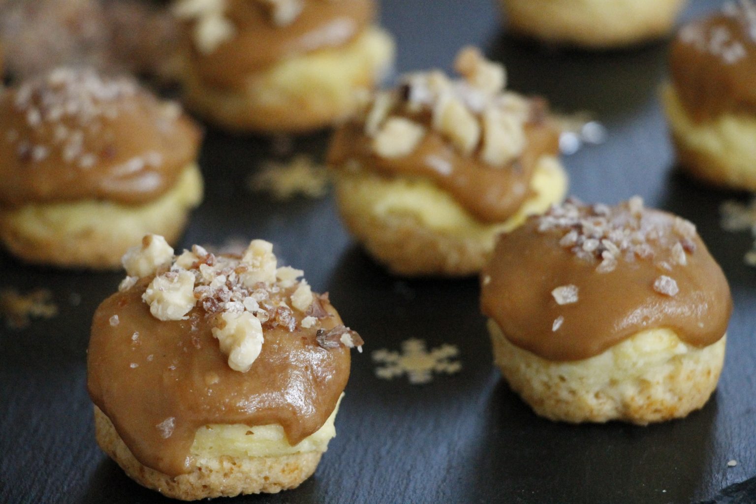 Käsekuchentörtchen mit Salzkaramell mit Diamant Zucker