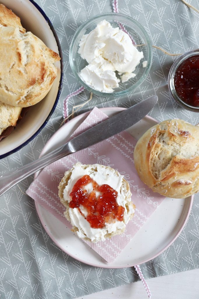 Rezept Sonntagsbrötchen Schweizer Bürli