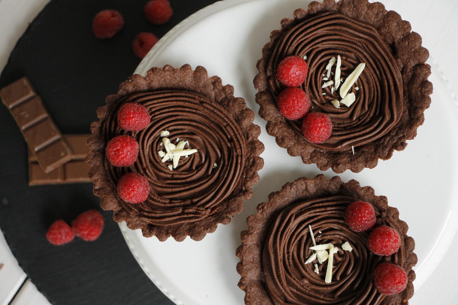 Tartelettes mit Obst und Schokolade