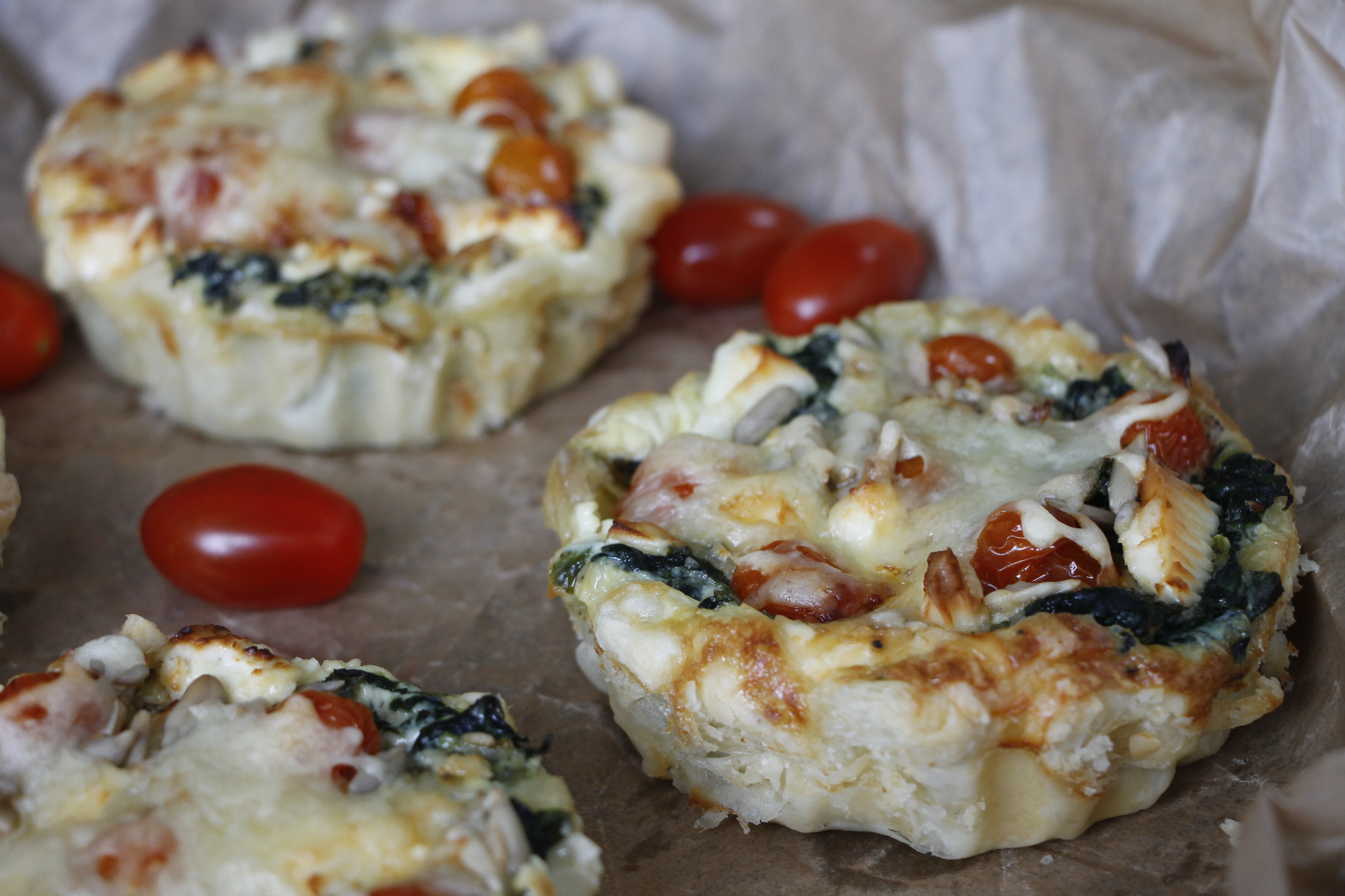 Herzhaftes Fingerfood: Kleine Quiche mit unterschiedlichen Füllungen