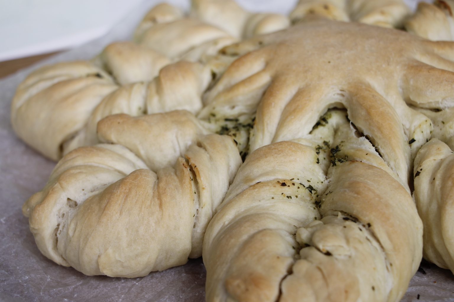 Grillrezept: Kräuterbutterblume mit Knoblauch-Dip - Lavendelblog