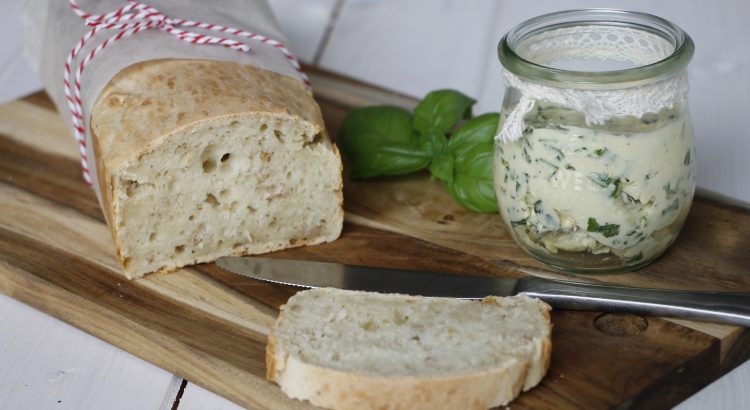 Rezeptidee: 5-Minuten-Brot und selbstgemachte Kräuterbutter - Lavendelblog