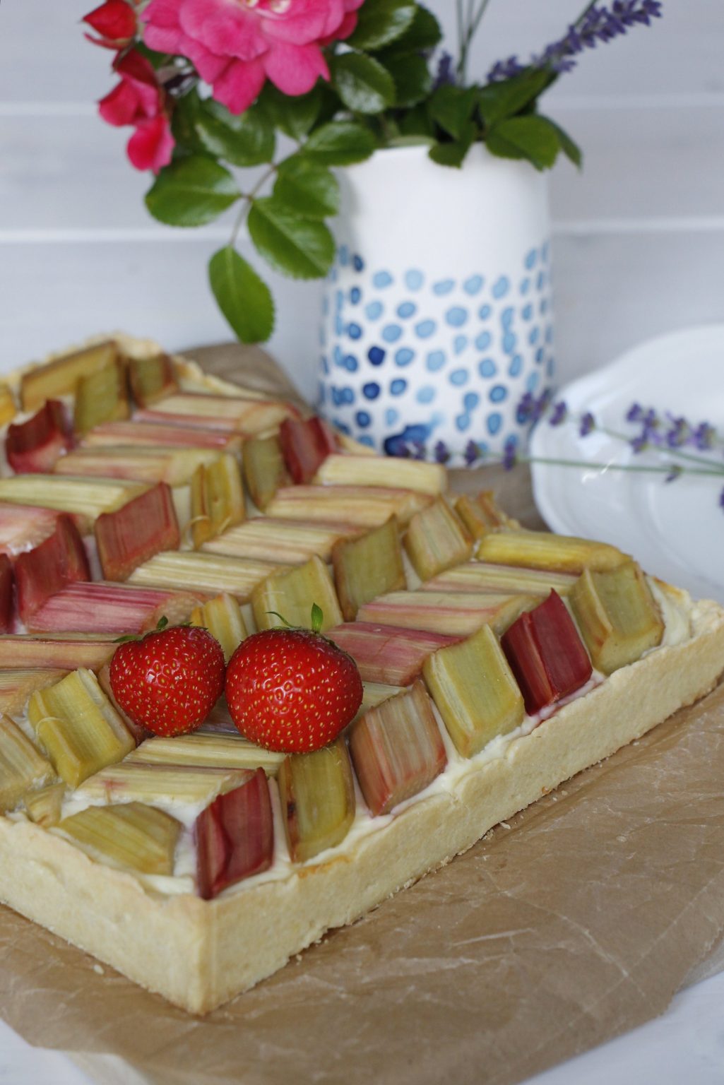 Rhabarber-Pudding-Kuchen: Rezept für glückliche Juni-Tage - Lavendelblog