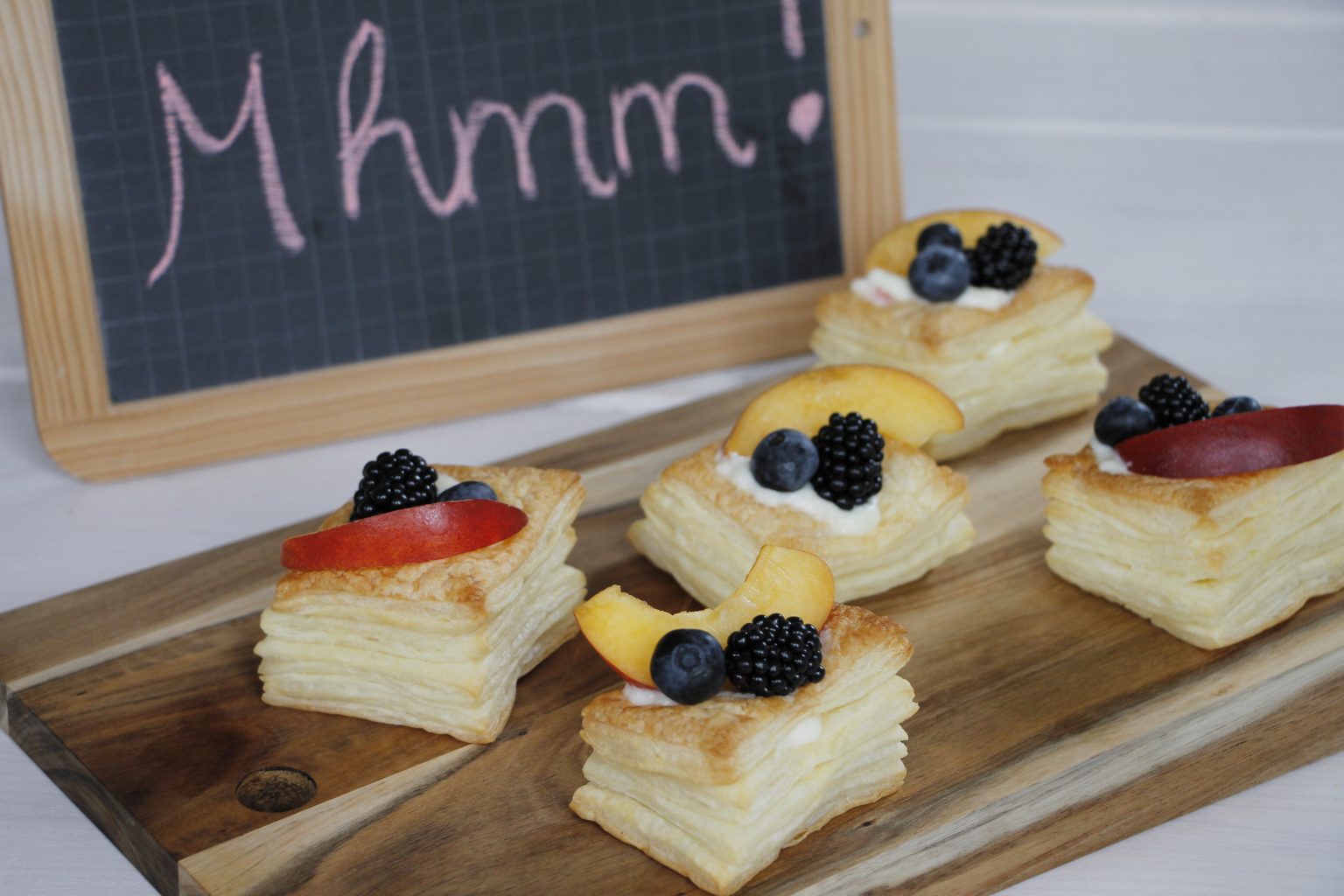 Rezept: Blätterteig-Törtchen mit Pudding und frischen Früchten ...