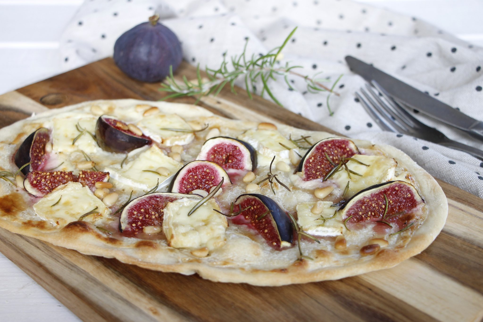 Rezept: Feigen-Flammkuchen mit Camembert - Lavendelblog