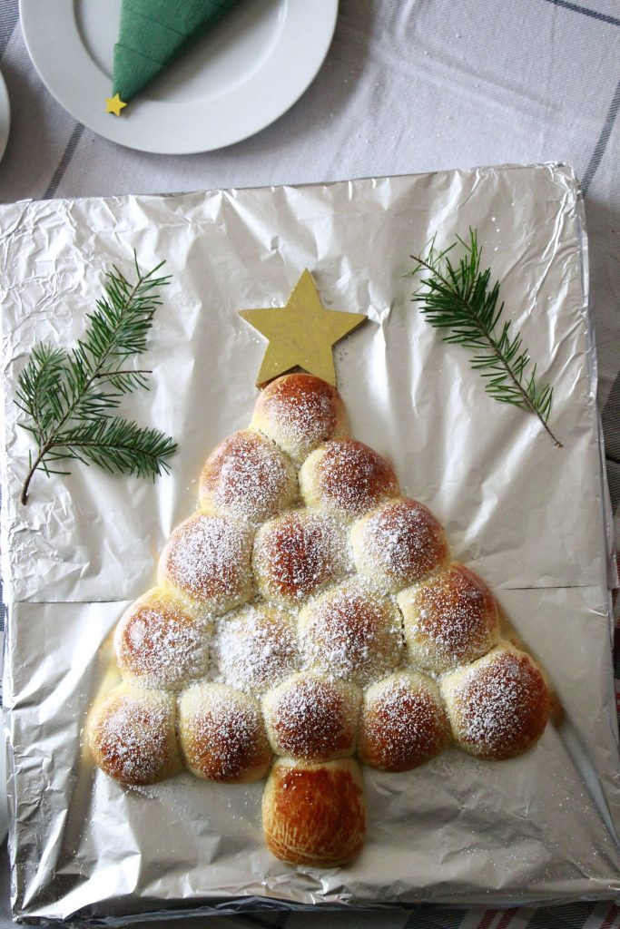 Hefeteig Weihnachtsbaum Rezept