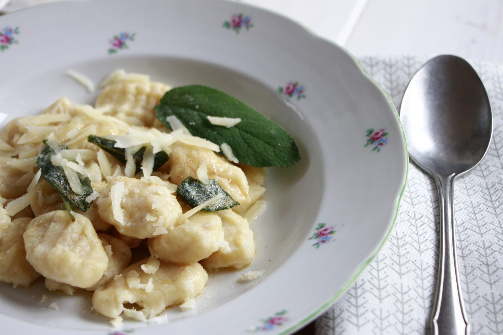 Gnocchi selber machen: Rezept für selbstgemachte Gnocchi mit ...