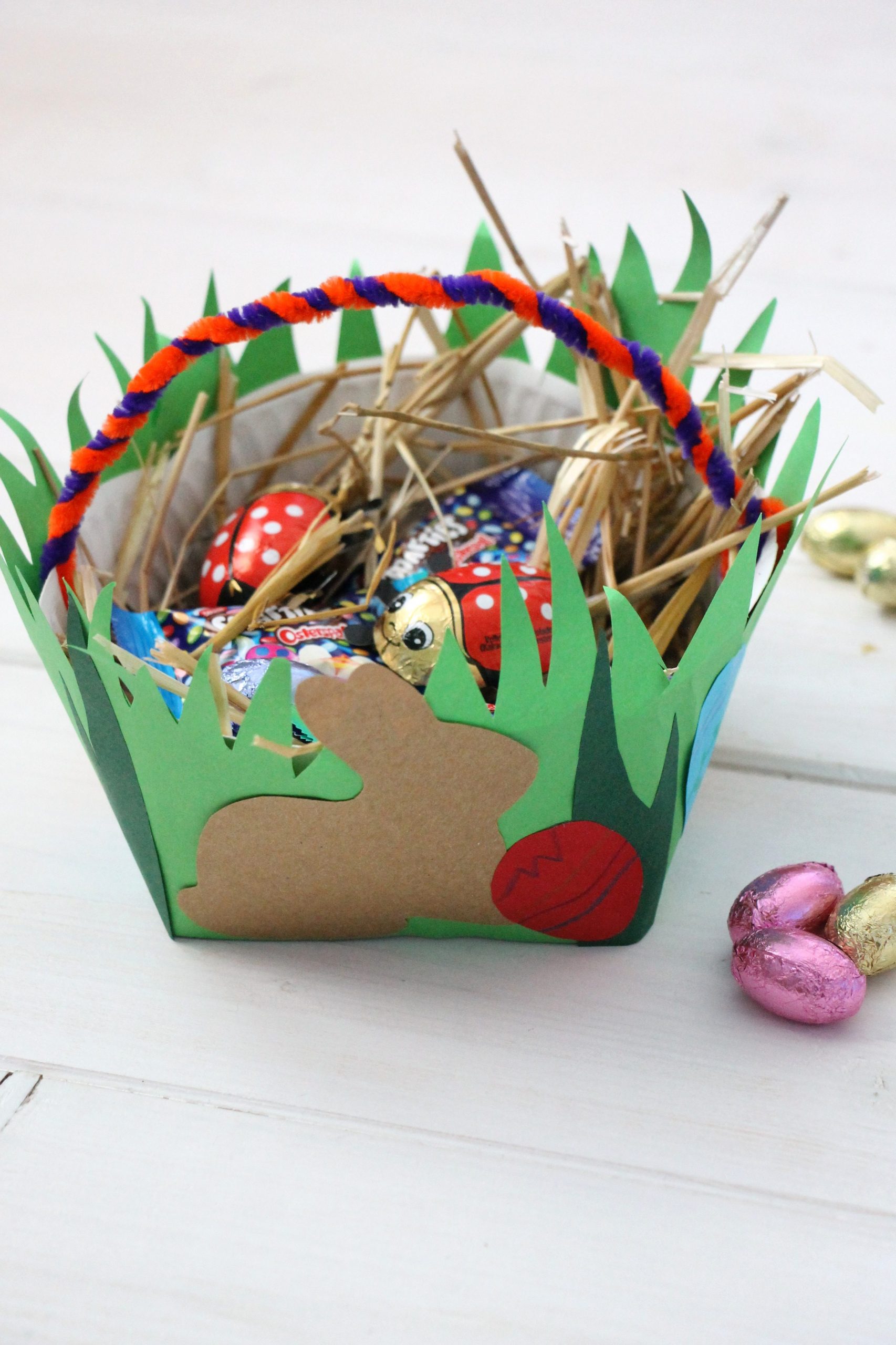 Pappteller-Osterkörbchen basteln Anleitung - Lavendelblog