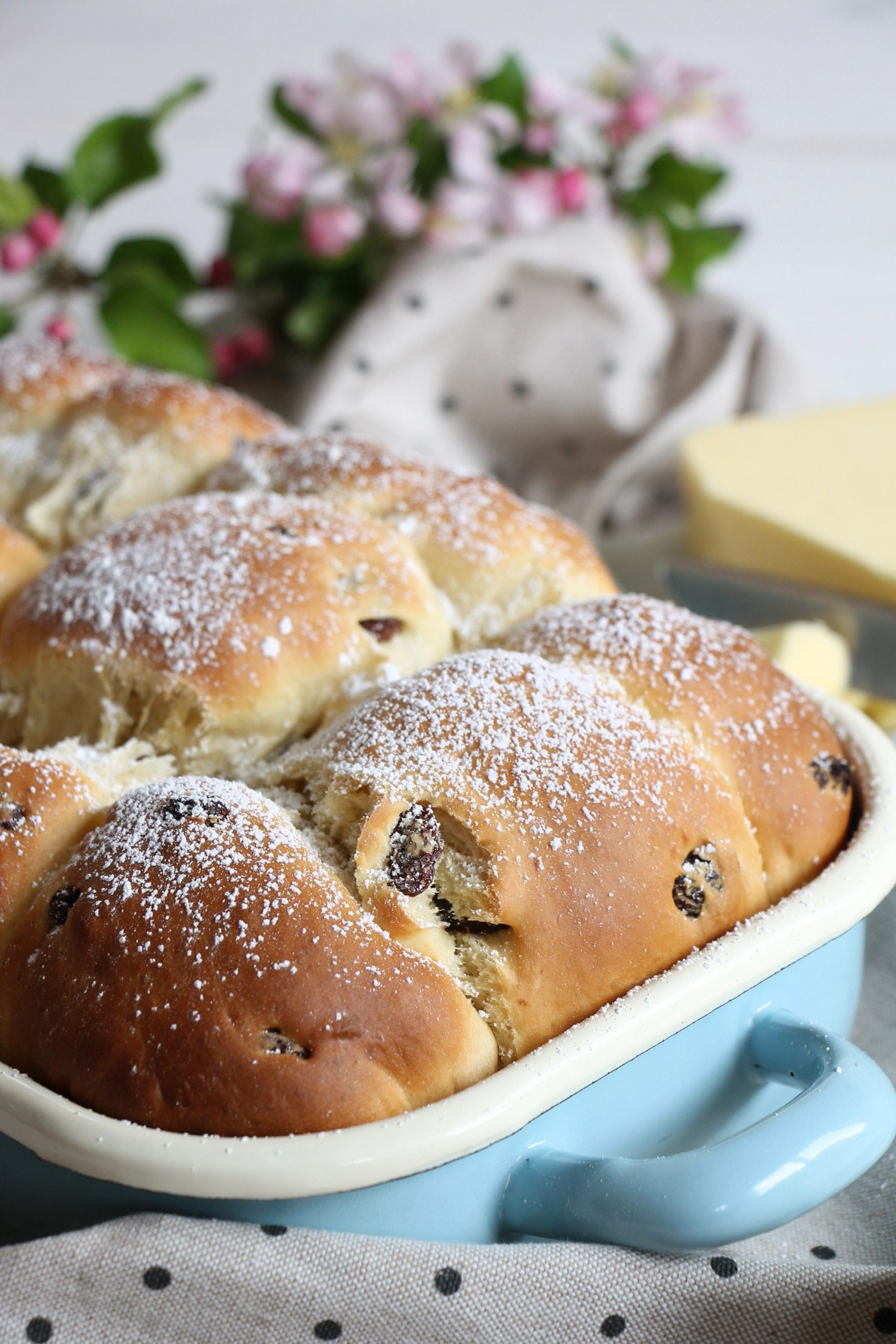 Rezept Rosinenbrötchen mit frischer Hefe - Lavendelblog
