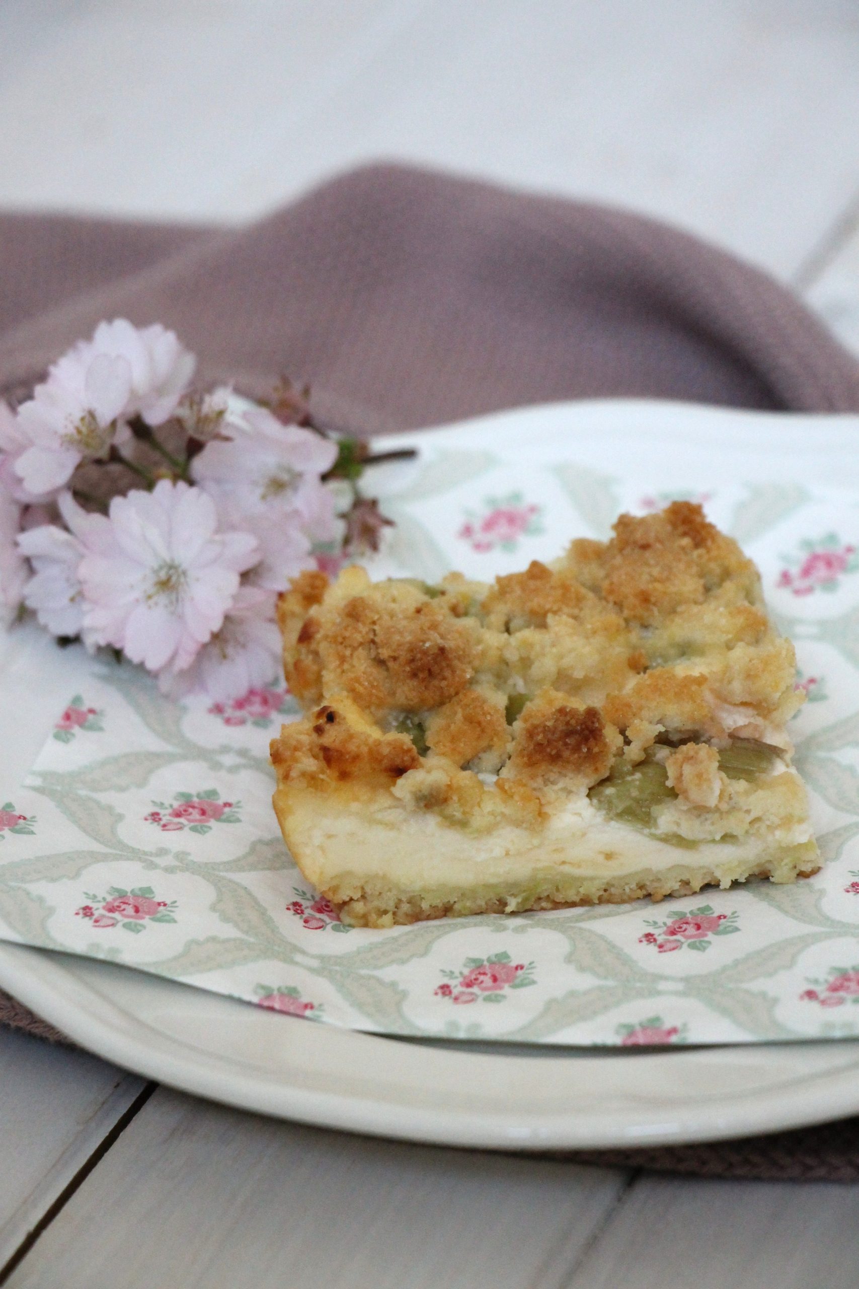 Rezept: Rhabarber-Blechkuchen mit Streusel - Lavendelblog