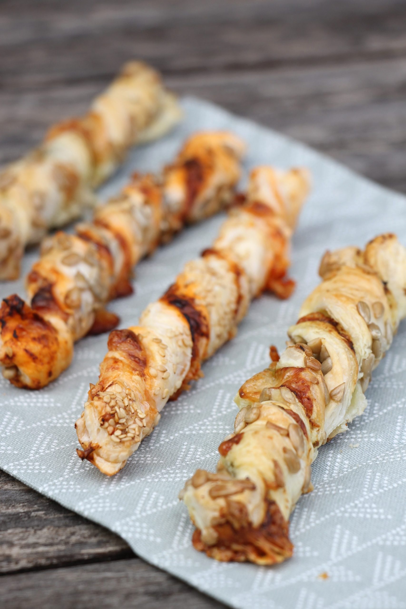 Blätterteigstangen mit Sesam Rezept - Lavendelblog