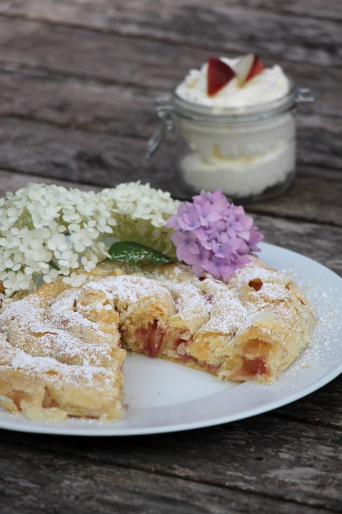 Blätterteigschnecken Rezept mit Obst