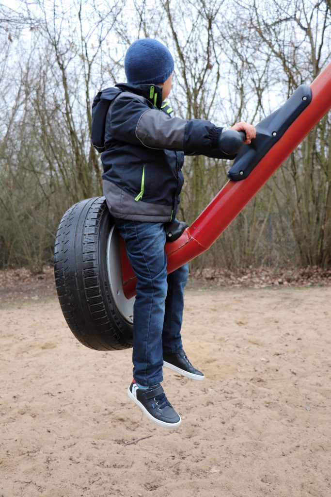 Jungen Halbschuhe mit Klettverschluss