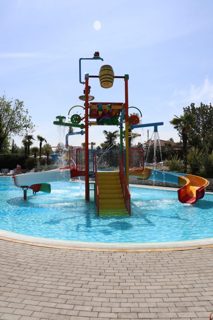 Poollandschaft Bella Italia Camping Peschiera del Garda.JPG