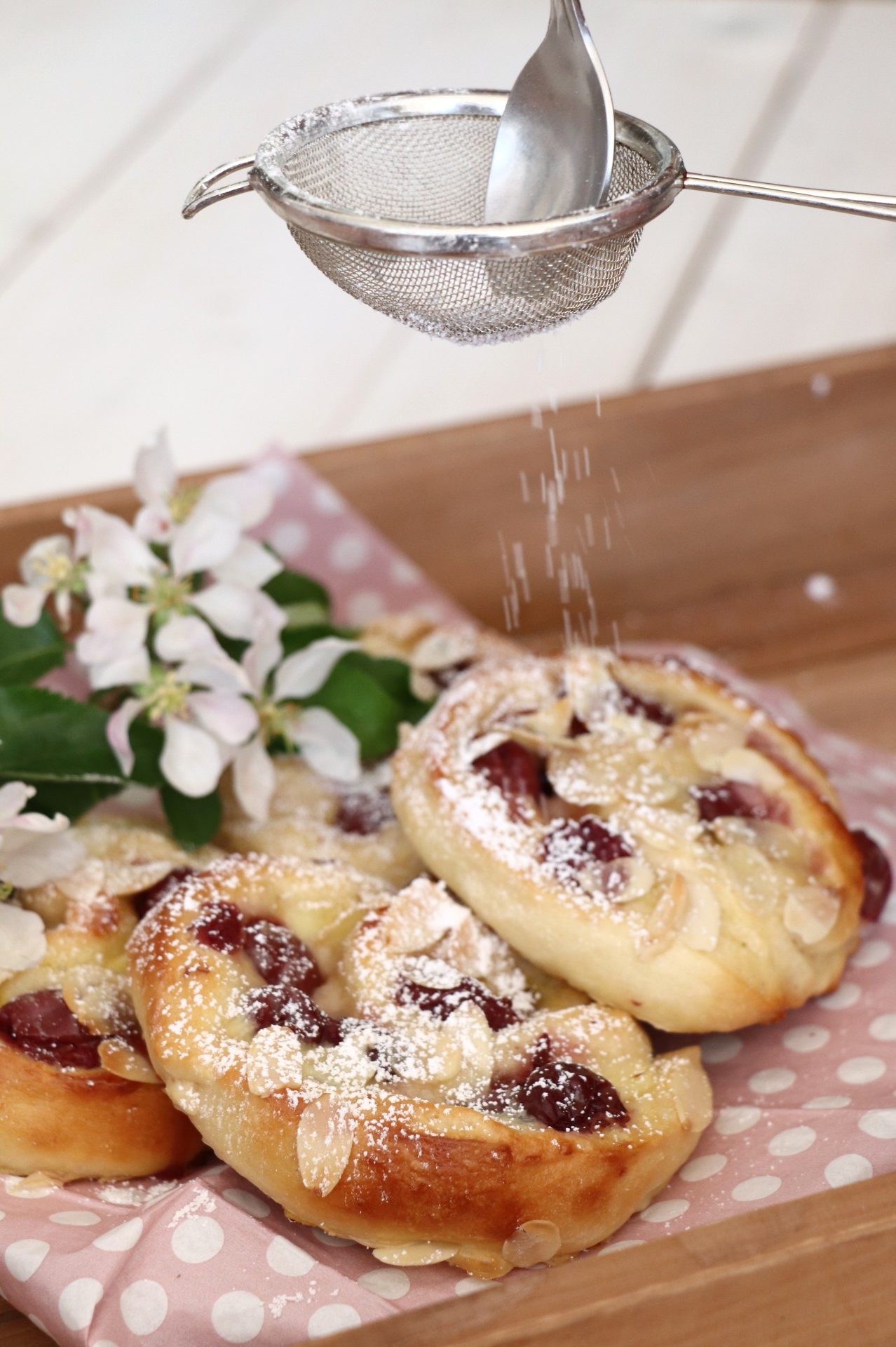 Puddingschnecken mit Kirschen Rezept - Lavendelblog