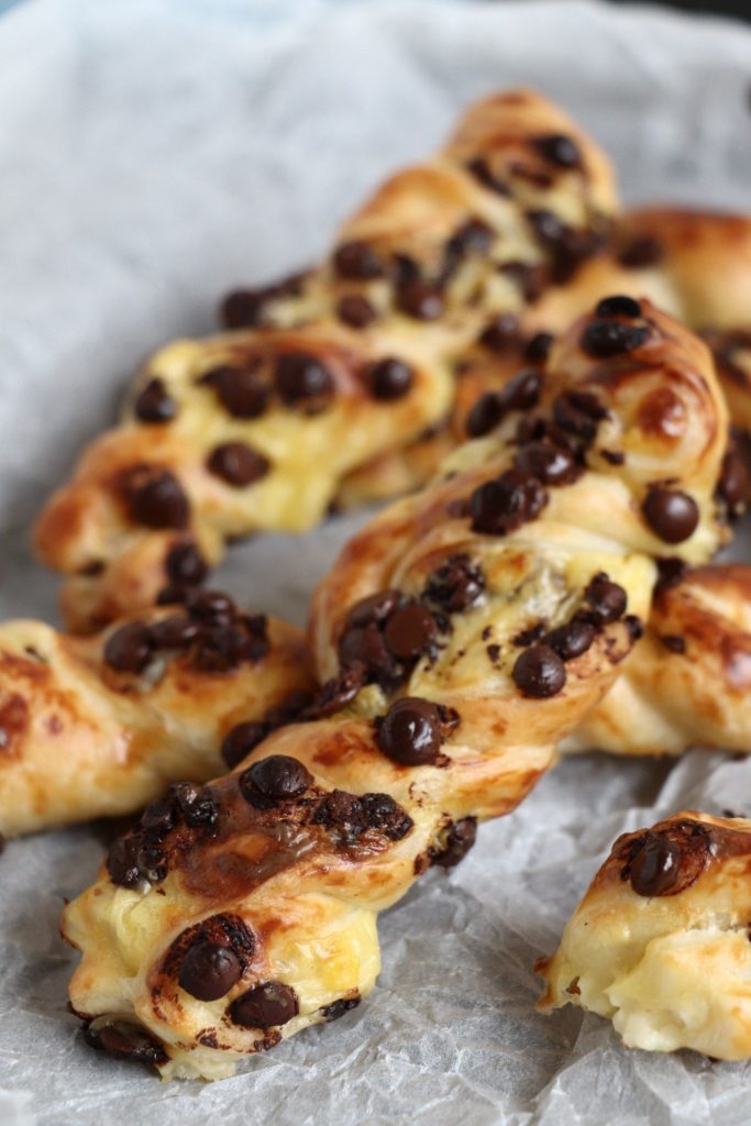 Blätterteigstangen: Süß & lecker - mit Pudding und Schokotropfen ... Blätterteigstangen: Süß & lecker - mit Pudding und Schokotropfen ...