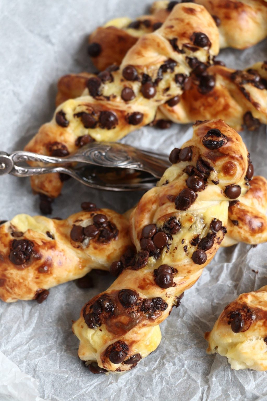 Blätterteigstangen: Süß &amp; lecker - mit Pudding und Schokotropfen ...
