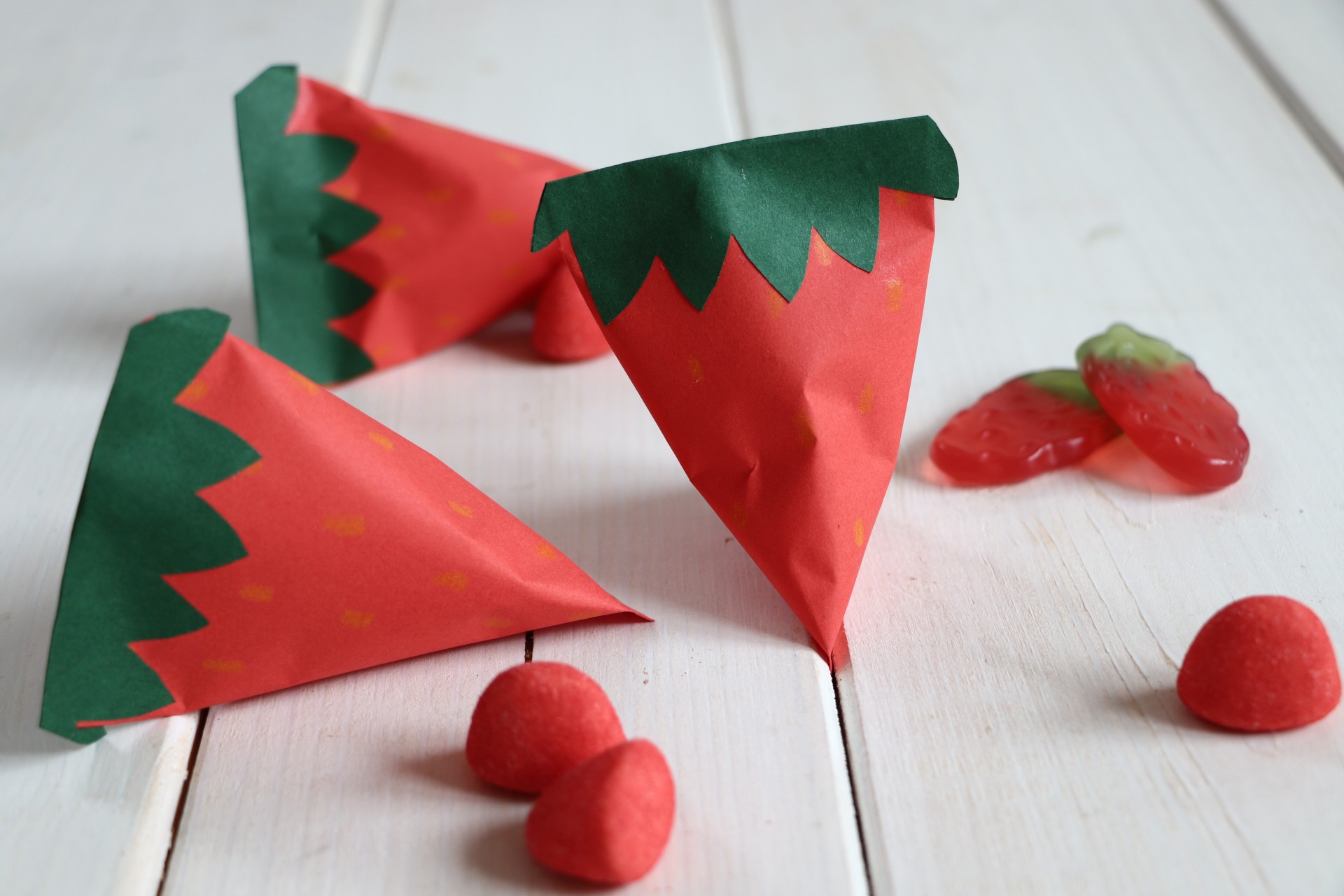 Papier Erdbeeren basteln - Lavendelblog