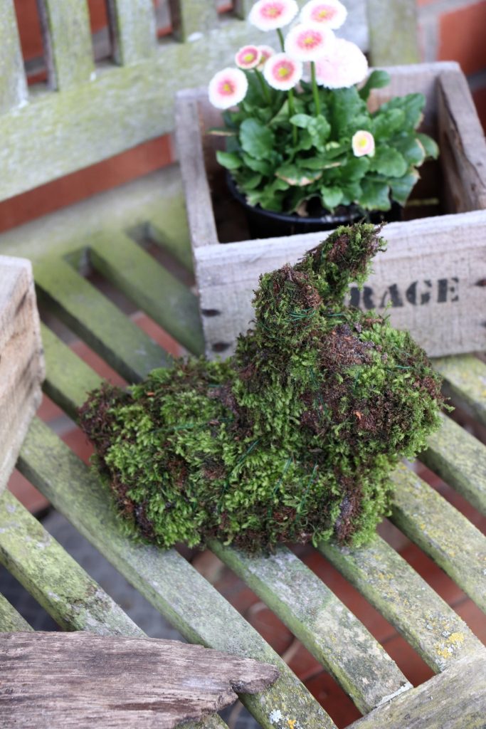 Osterhase Dekoration Aus Beflocktem Moos – 11,2 Cm Sitzend, Grün, Für Garten, Wohnzimmer & Oster-Tisch