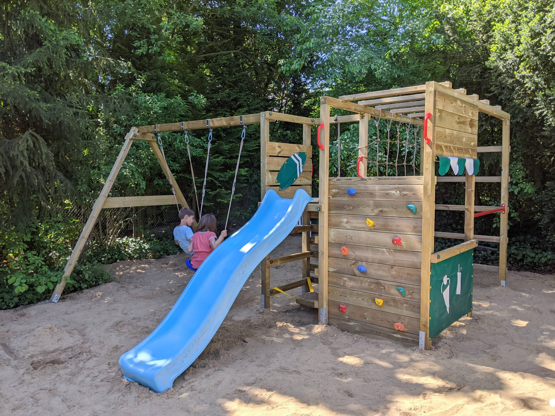 Neue Spielecke im Garten Klettergerüst mit Rutsche Lavendelblog