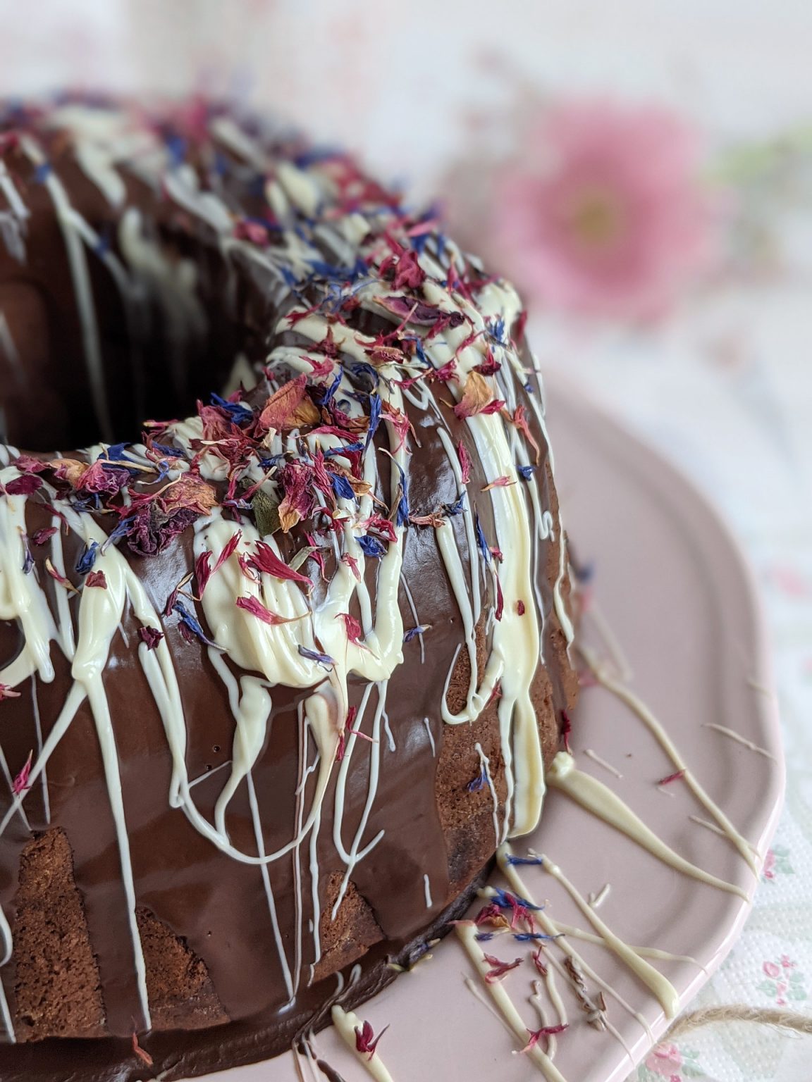 Schoko-Gugelhupf: Rezept für einen saftigen Schokoladenkuchen ...