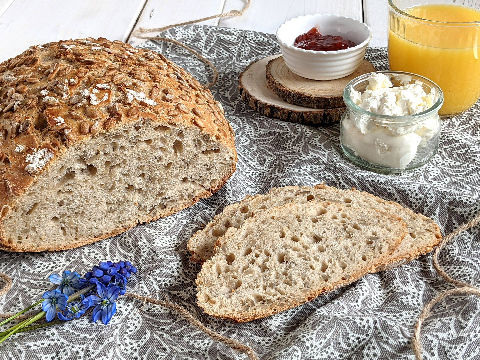 Sonnenblumenkernbrot: Rezept für ein schnelles Topfbrot - Lavendelblog