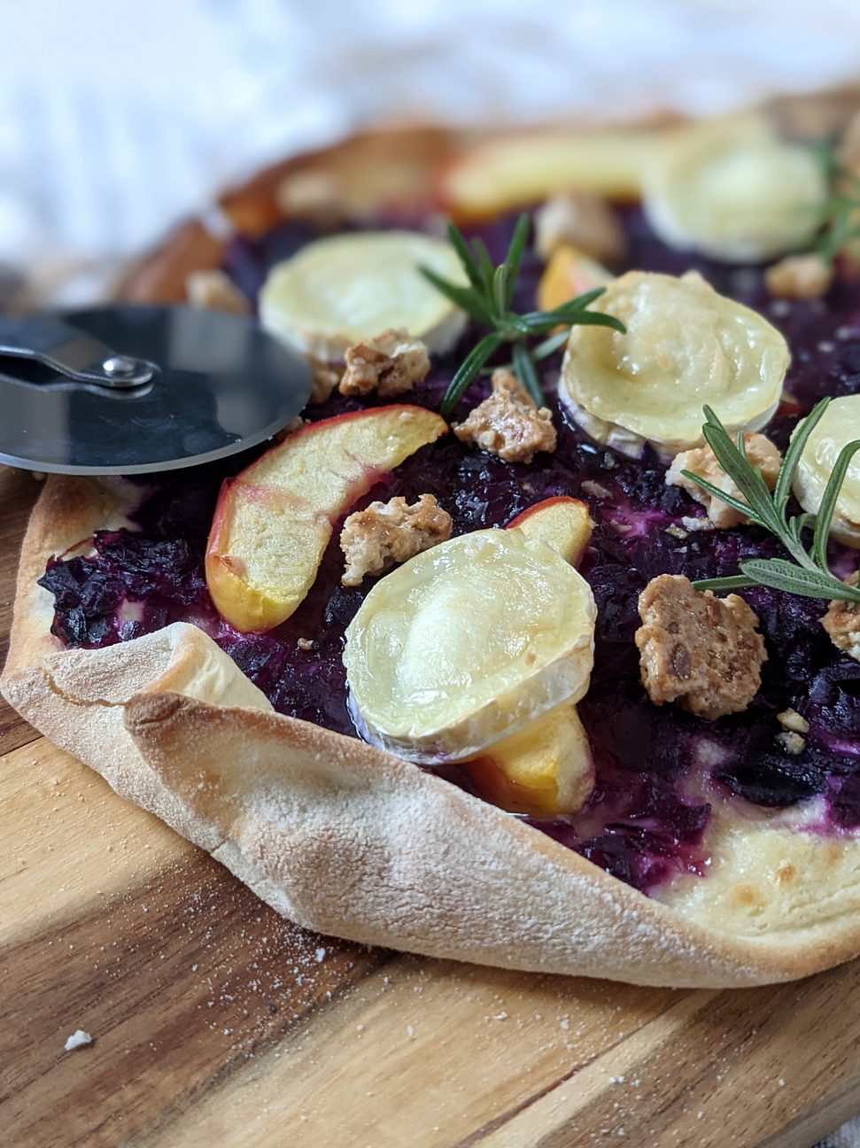 Pizza mit Rotkohl Rezept