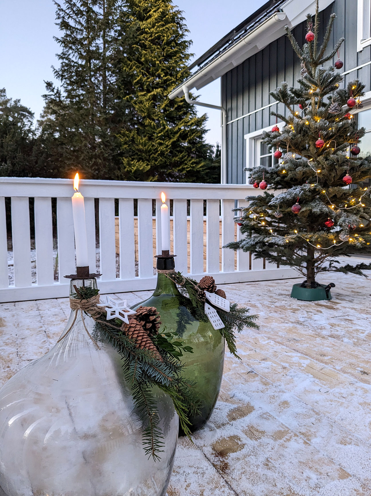 Terrasse weihnachtlich dekorieren