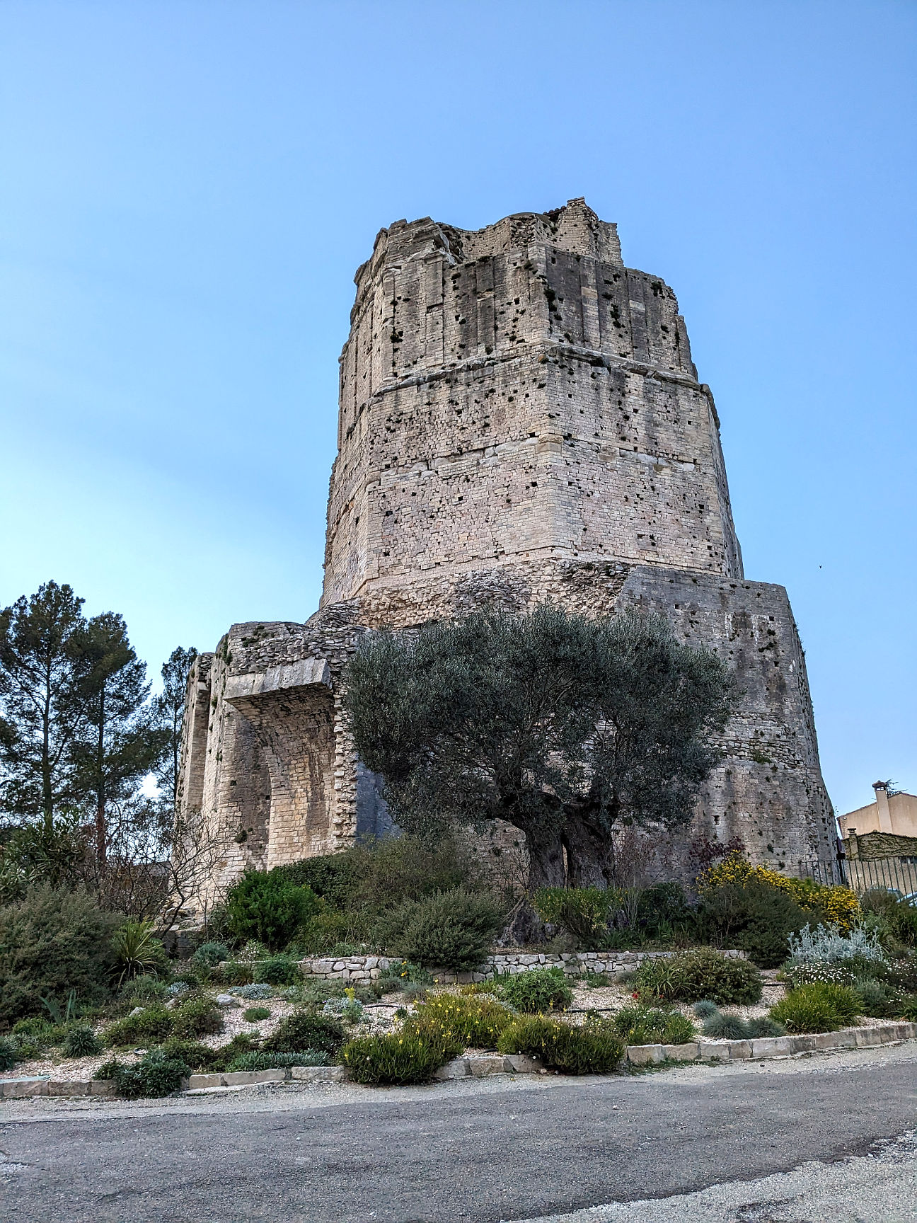 Nimes Must See