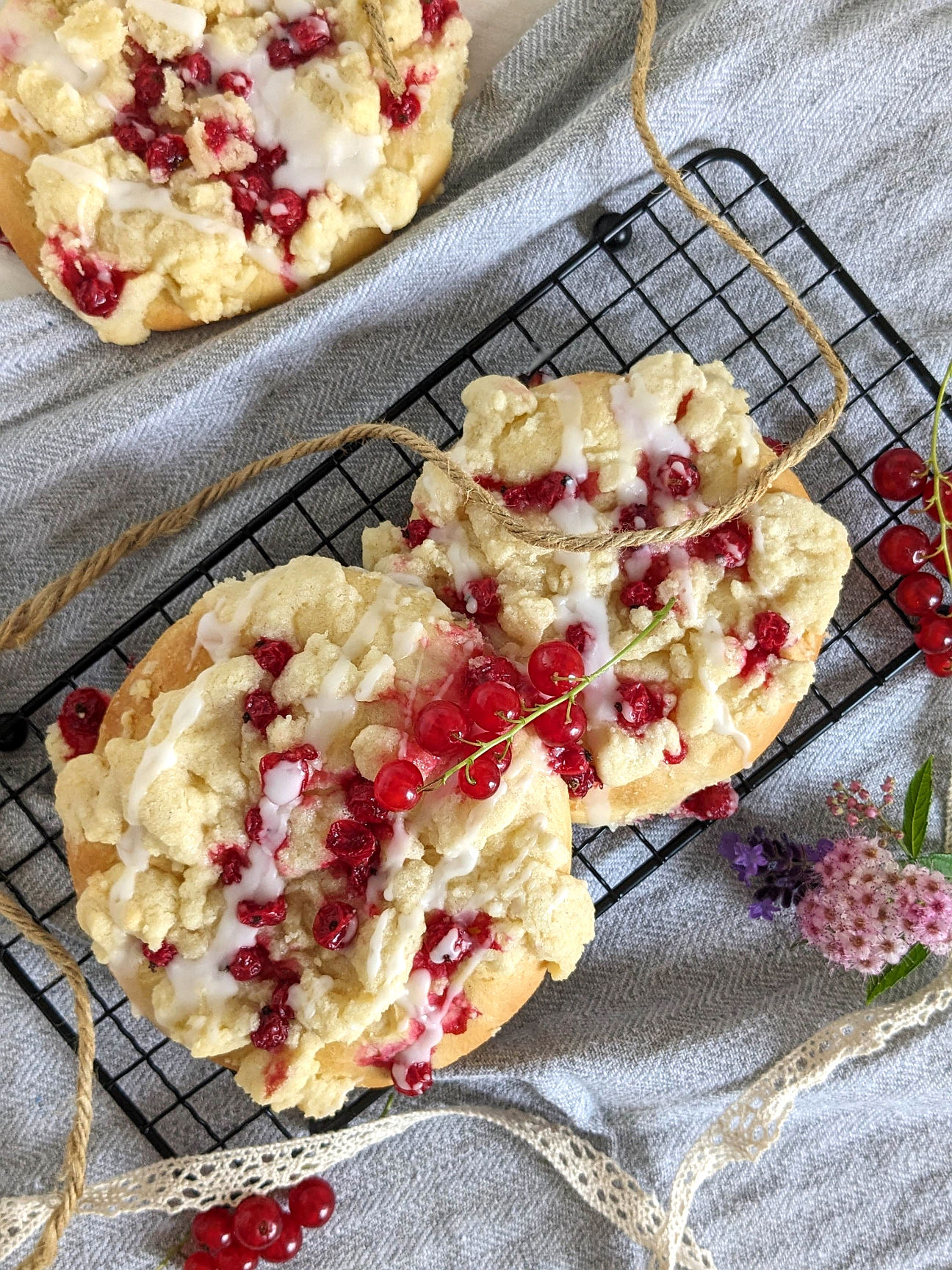 Johannisbeeren-Streuseltaler Rezept