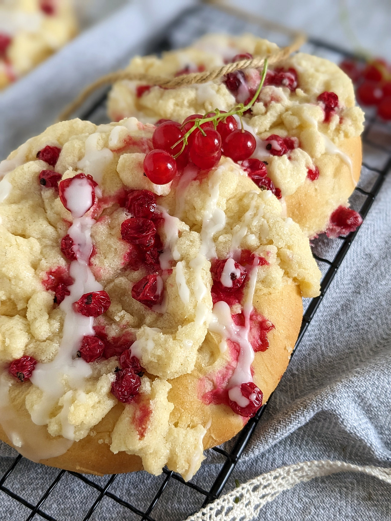 Johannisbeeren-Streuseltaler selber machen