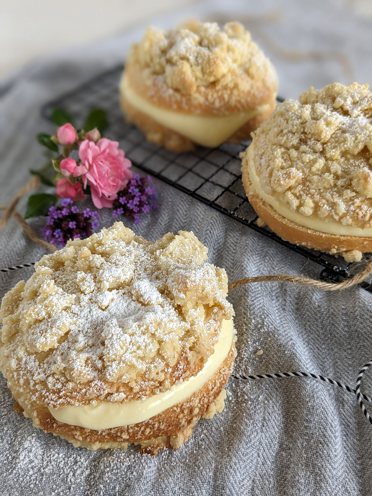 Streuseltaler mit Vanillecreme Rezept