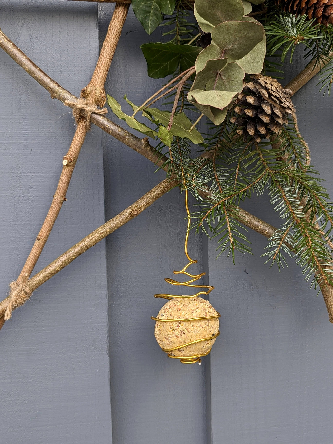 Meisenknödel Halter selber bauen