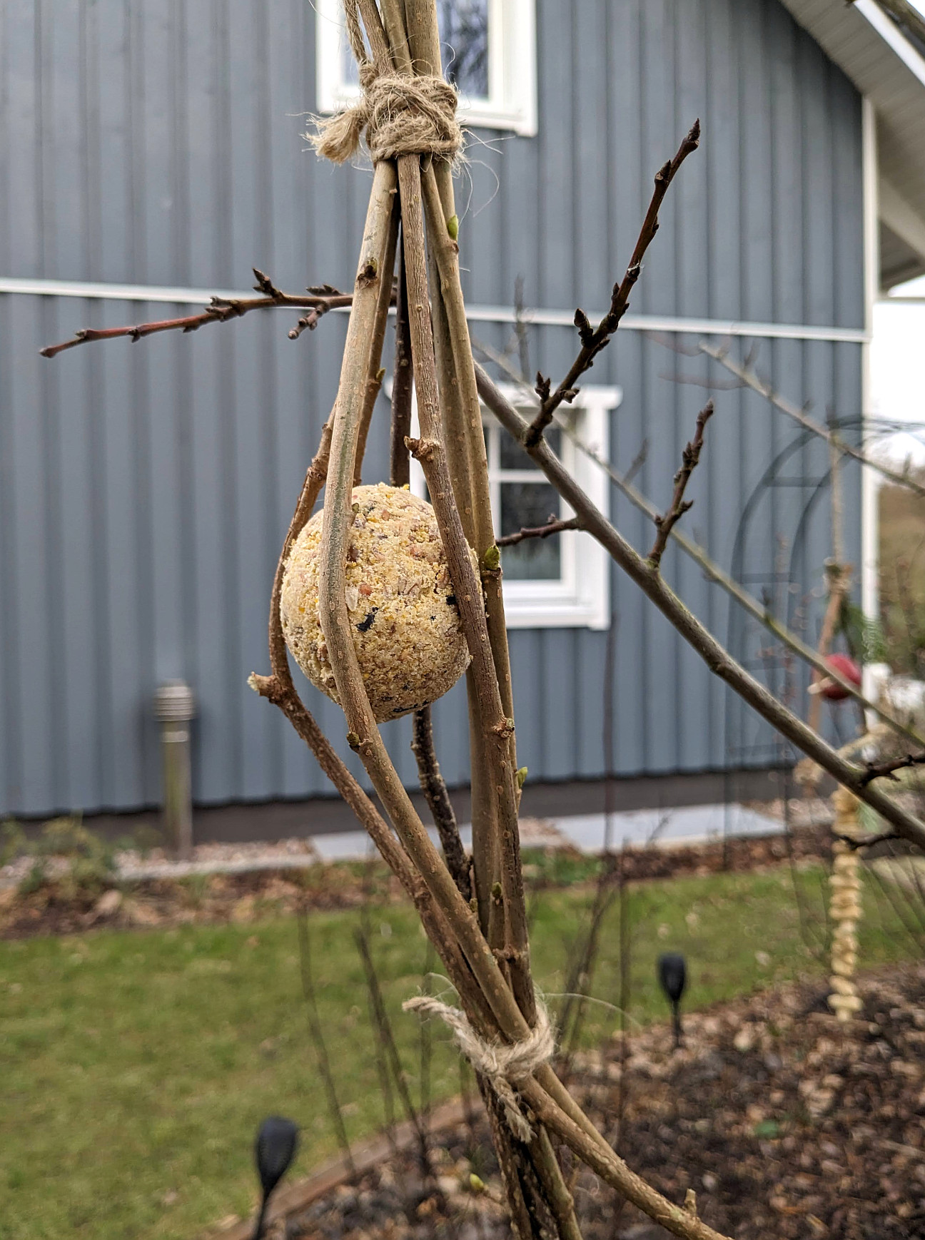 Meisenknödel Halter selber machen