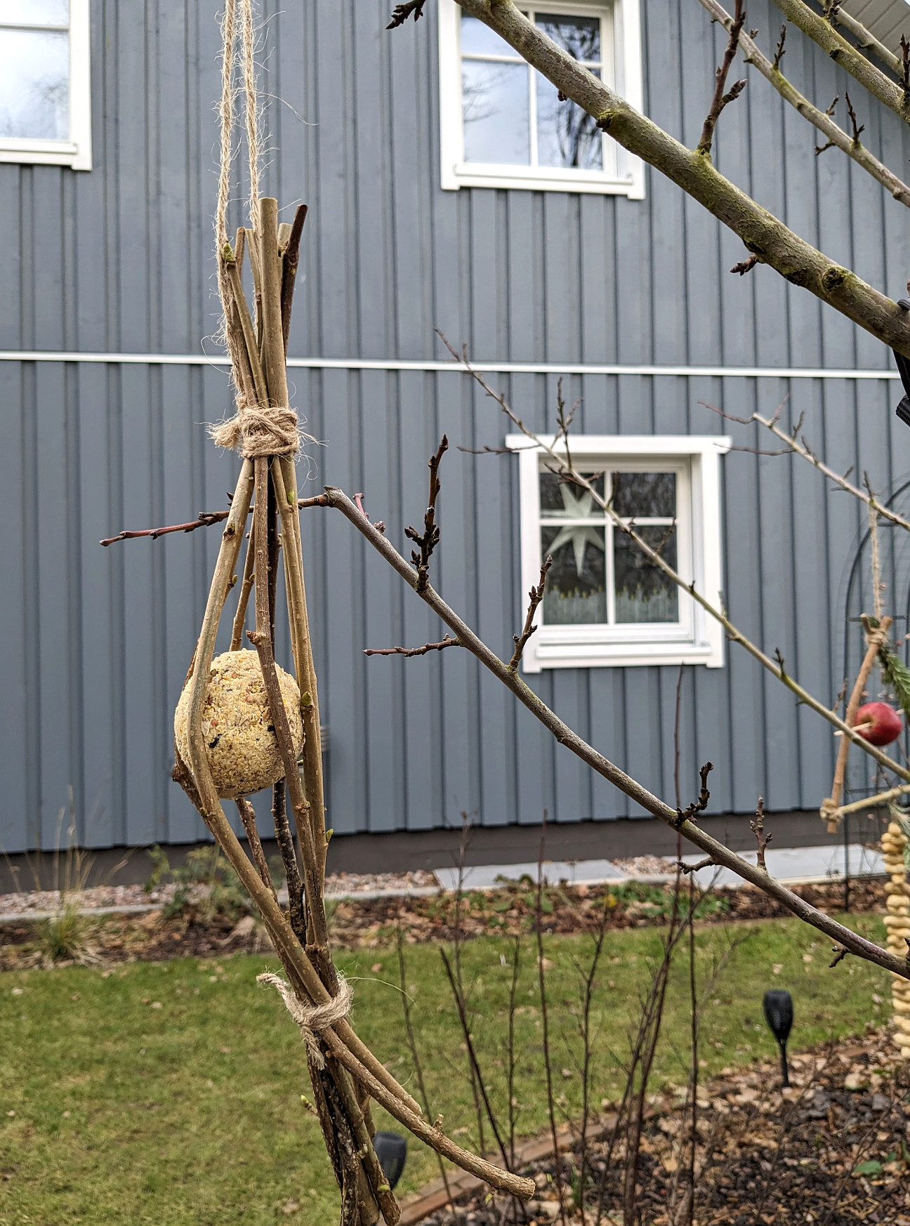 Vogelfutter Halterung Meisenknoedel