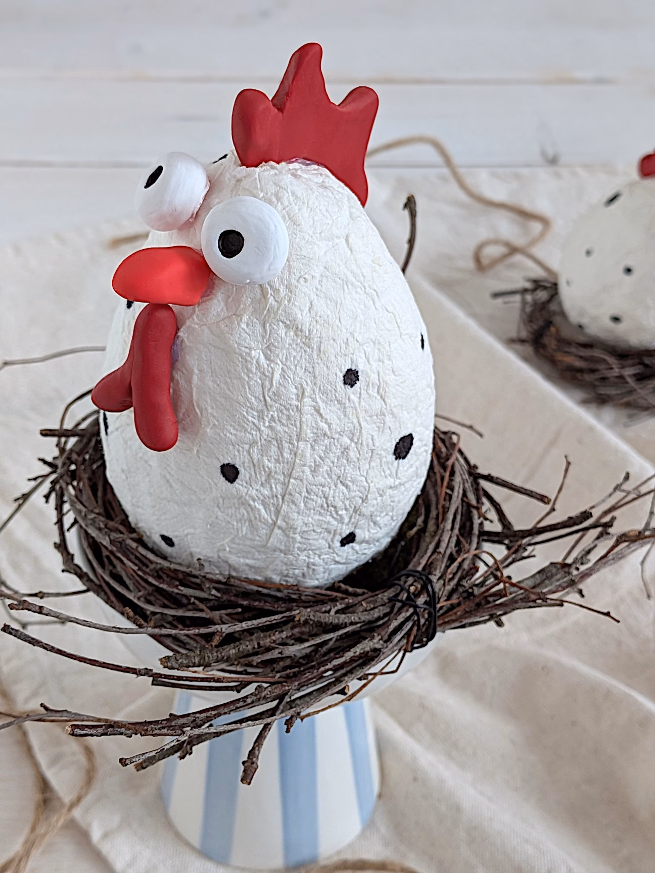 Pappmache Hühner basteln Klopapier