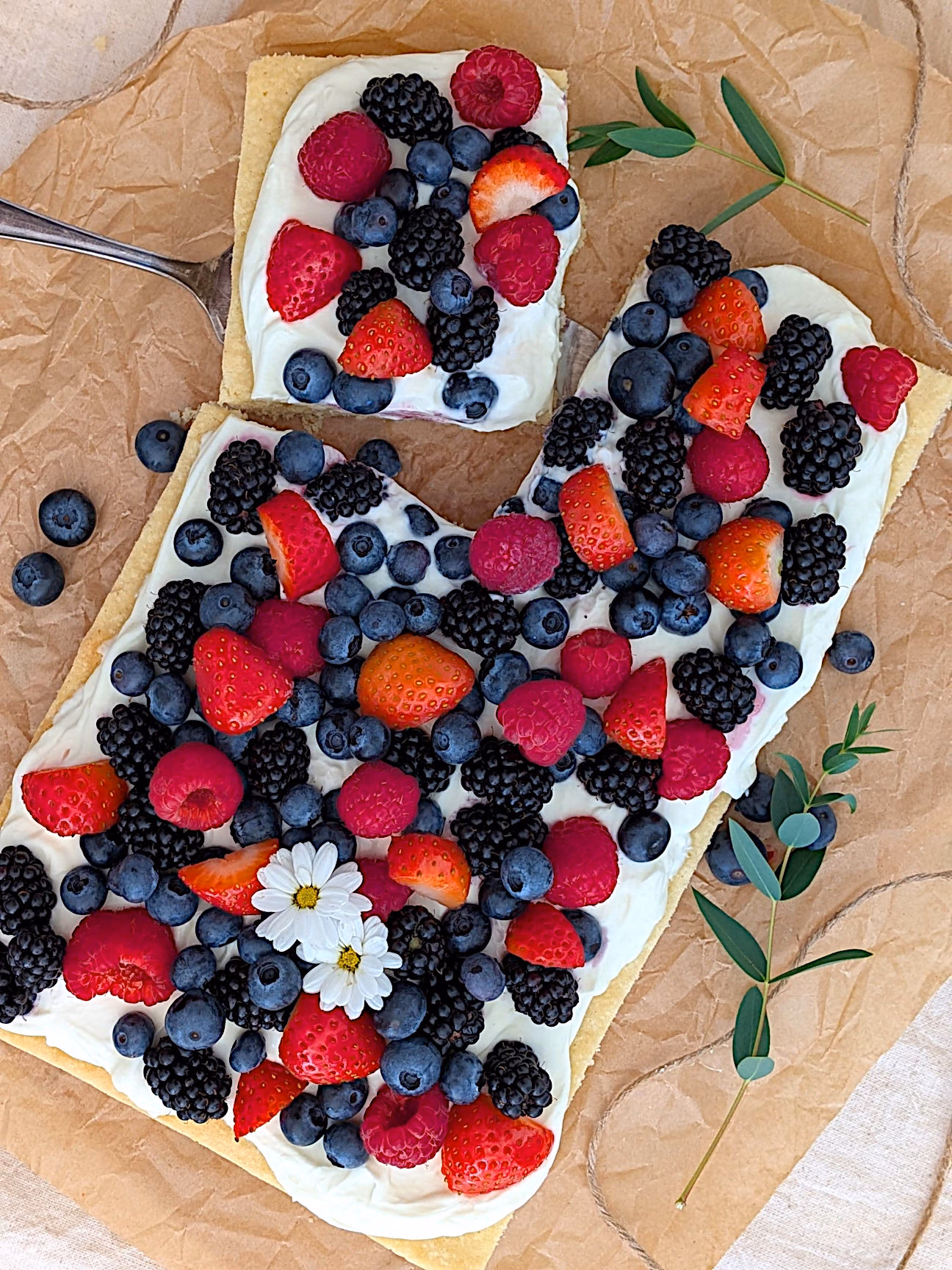 Beeren Blechkuchen mit Mascarpone