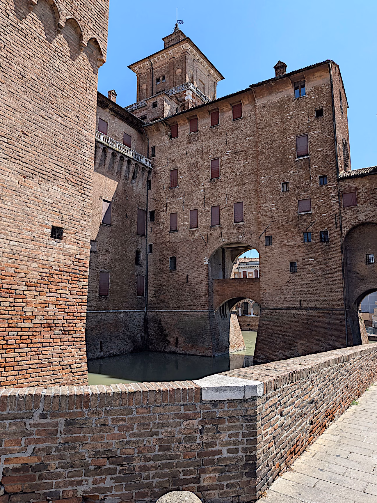 Ferrara Sehenswürdigkeiten Wasserburg