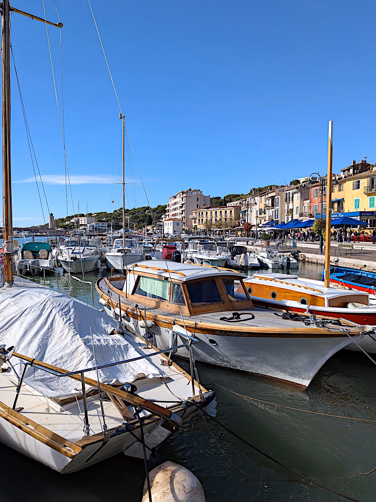 Cassis Hafen Promenade
